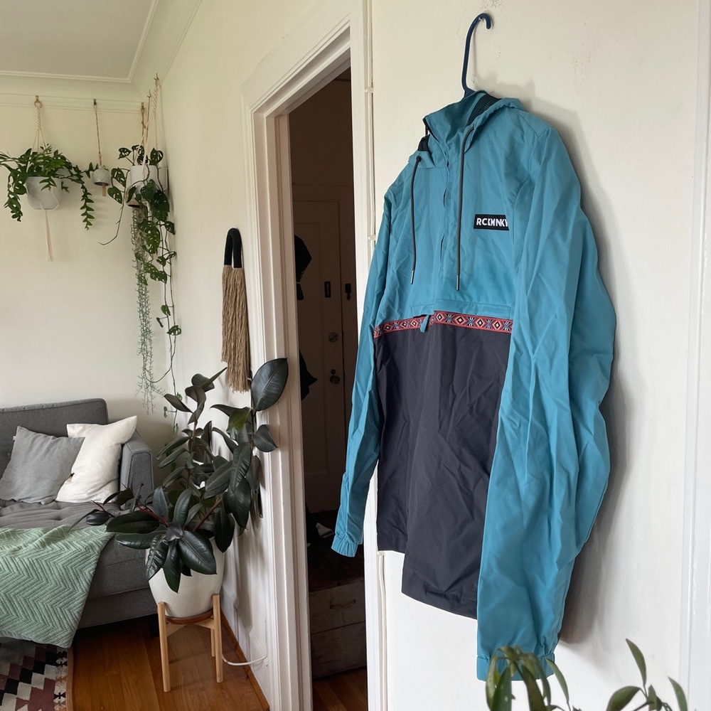 RCKMNKY Wind Breaker, Teal / Charcoal, Small. Lightweight Retro hooded pullover.